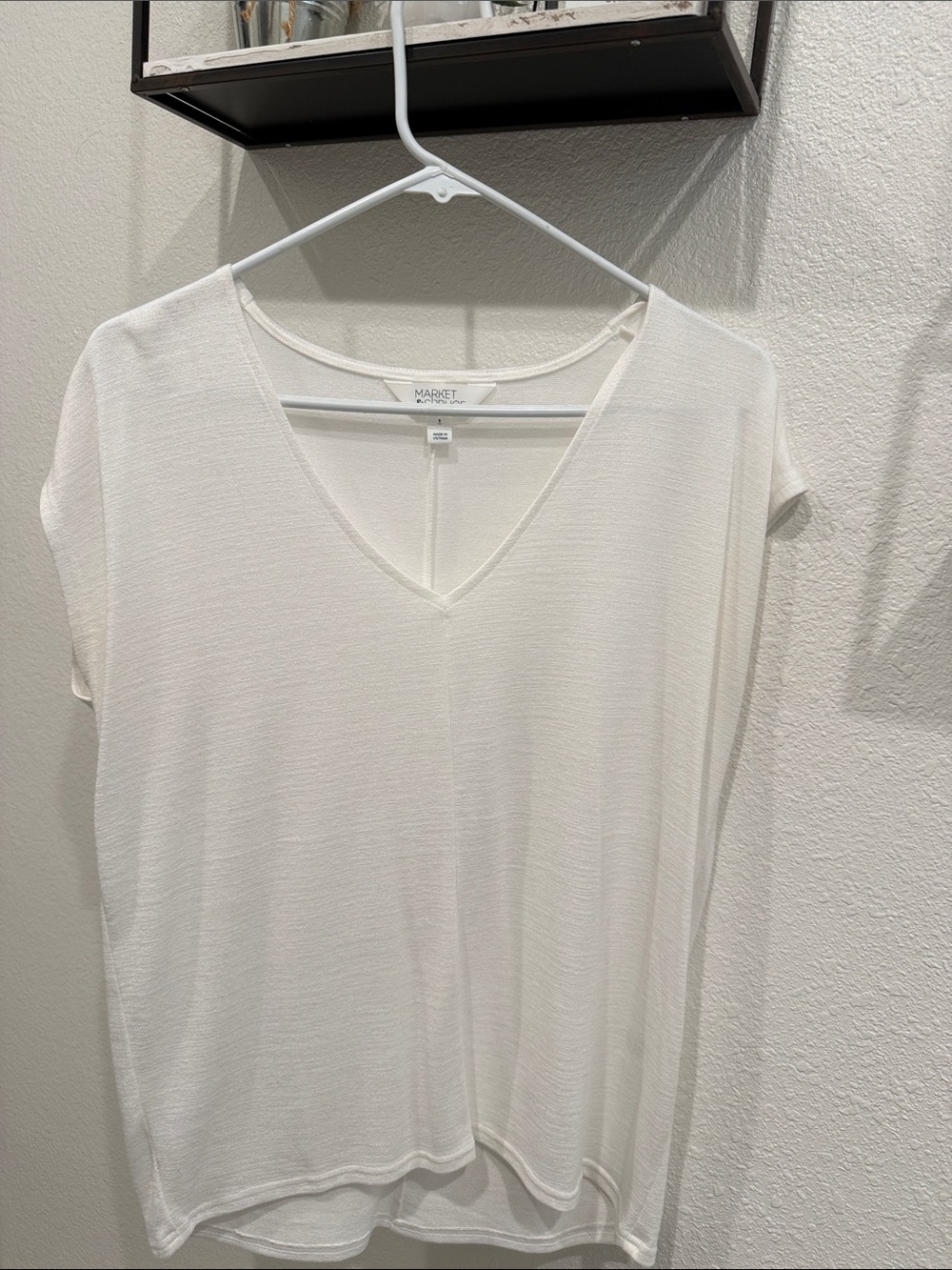 Market & Spruce Cream V-Neck Short Sleeve Tee